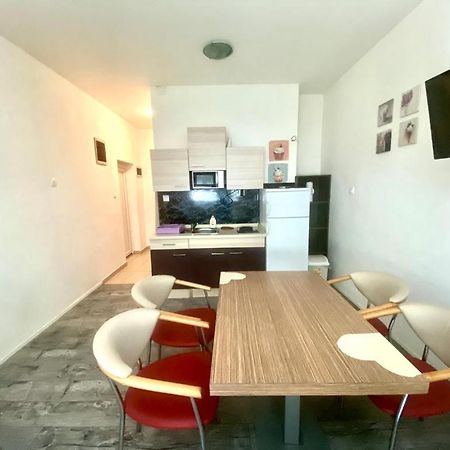 Studio Pula Apartment Bagian luar foto