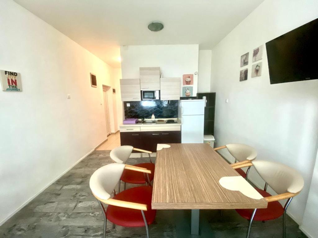 Studio Pula Apartment Bagian luar foto